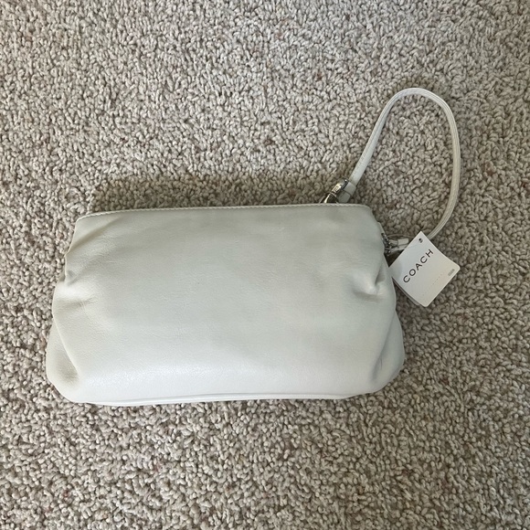 NWT Coach Leather Wristlet - Picture 3 of 9